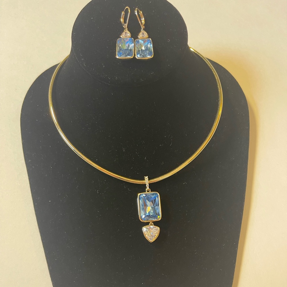 ABS Allen Schwartz Gold Tone Wire Collar Necklace with Matching Earrings Set - Picture 9 of 11